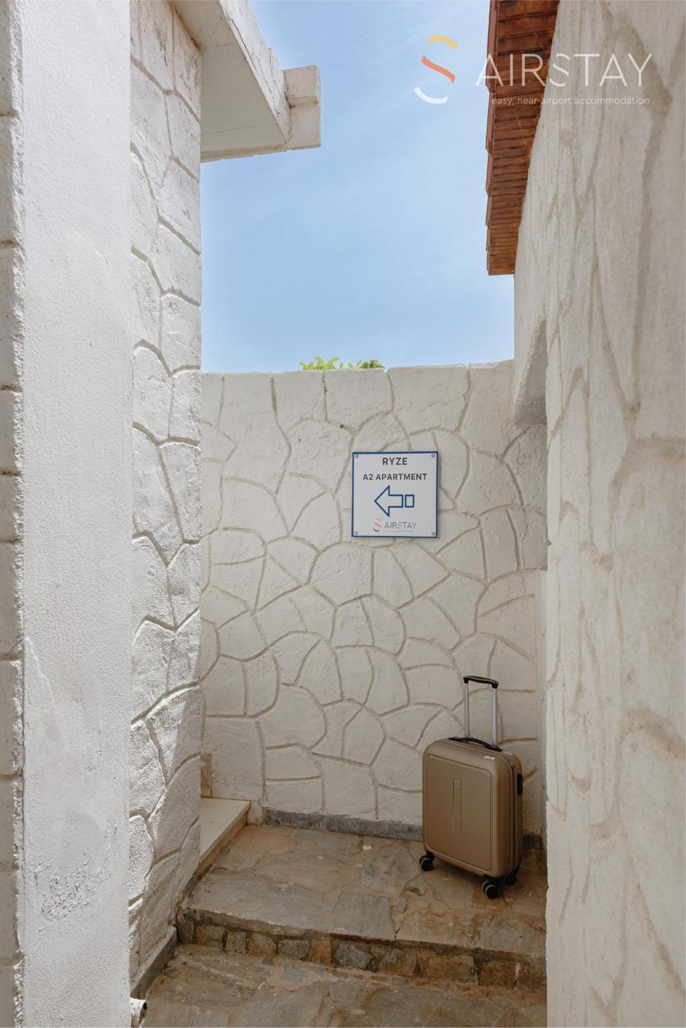 Ryze Apartments Airport By Airstay Artemida  Exterior photo